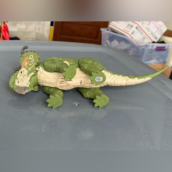 Jurassic World Fallen Kingdom Roarivores SINOCERATOPS 10” Jurassic Park Mattel - Picture 10 of 12